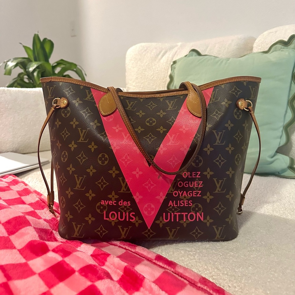 Louis Vuitton Limited Edition V Canvas Neverfull Tote MM